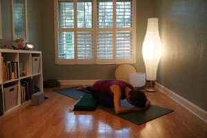 This is a 75-minute yoga flow to uplift the body, mind, and spirit. We will build heat and open the heart as we safely travel toward king pigeon pose.